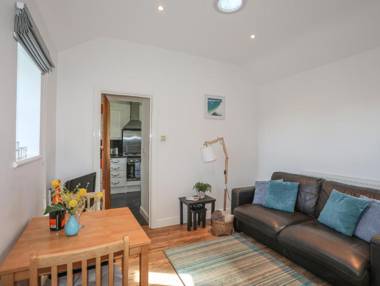 Tyn Towyn - Bwthyn Carreg