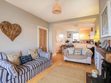 Min Y Mor Trearddur Bay