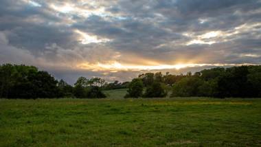 Beautiful 1 bed Clamping pod in Battle