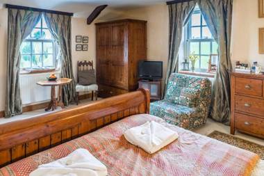 Beeches Farmhouse Rooms & Cottages