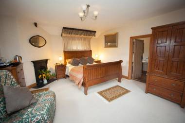 Beeches Farmhouse Rooms & Cottages