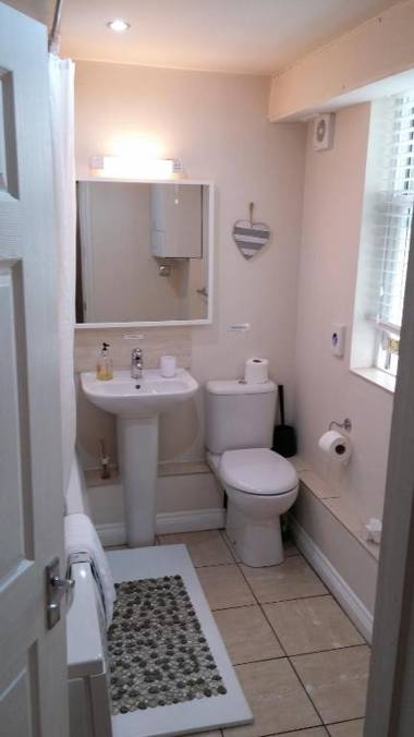 The Bath House Apartments - Free 1st breakfast - FREE parking