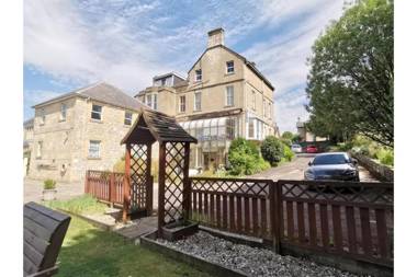 Wentworth House - Free Parking