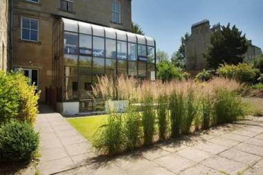 Wentworth House - Free Parking