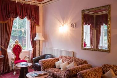 Wentworth House - Free Parking