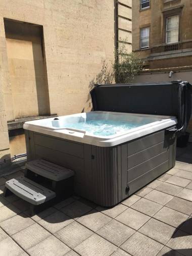 Dream Stays Bath - Trim Street (Hot tub)