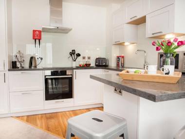 Henge House Sarsen Apartment