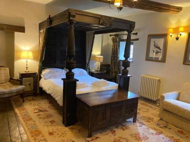 The George Inn & Plaine