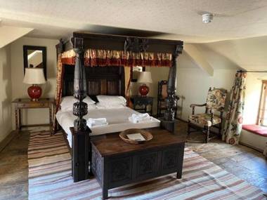 The George Inn & Plaine