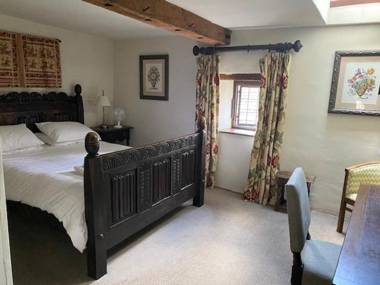 The George Inn & Plaine