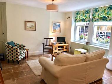 Garrard's Retreat - 1 Bedroom with marble floors & patio