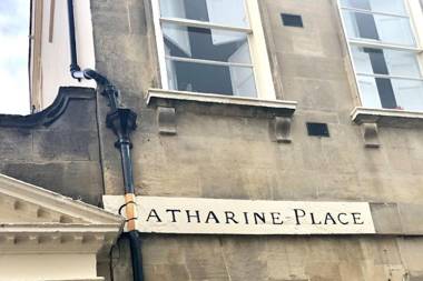 Garrard's Retreat - 1 Bedroom with marble floors & patio