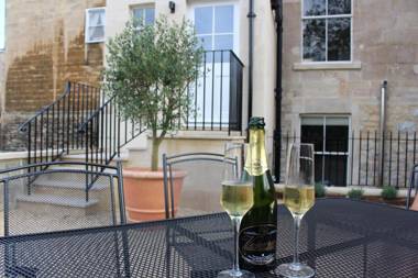 Garden Apartment - 11 Southcot Place