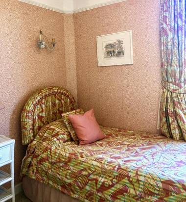 Dressmakers Salon - Unique 3 Bedroom in Gothic Villa