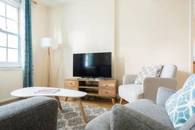 The Lapis Lounge - Large 3BDR House at River Avon