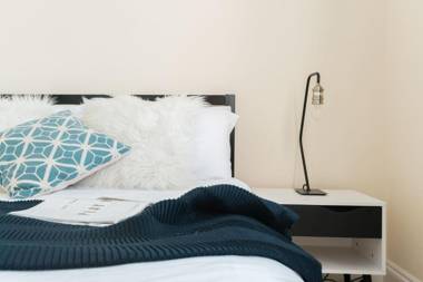 The Lapis Lounge - Large 3BDR House at River Avon