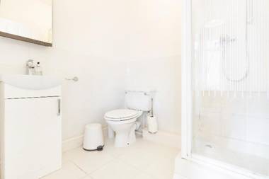 The Hive House - Large Light-Flooded 6BDR Townhouse