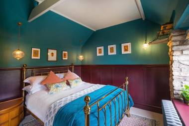 The Queens Chew Magna