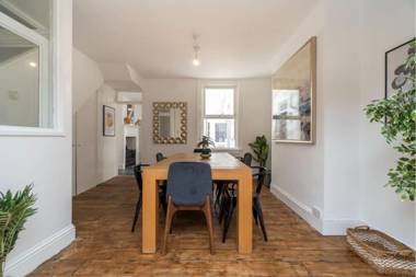 The Pulteney Escape - Bright 4BDR House
