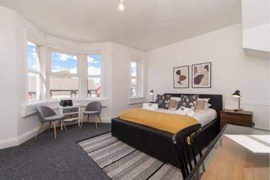 The Pulteney Escape - Bright 4BDR House