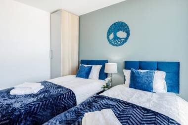 Basildon - Dwellers Delight Living Ltd Serviced Accommodation 2 Bedroom Penthouse with Free Wifi & secure parking