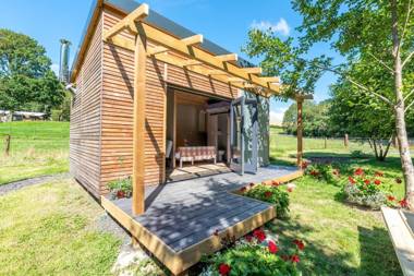 Sunset Cabins at The Oaks Woodland Retreat