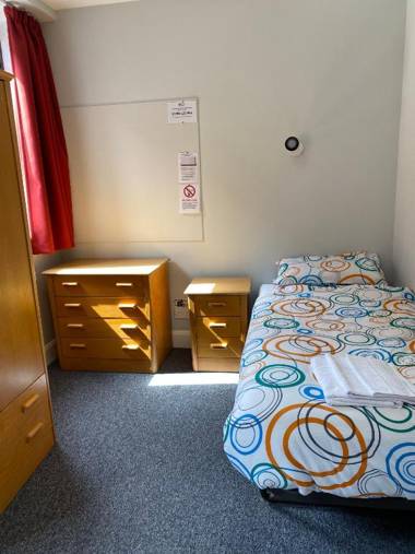 Charming Rooms for Students Only CRICKLEWOOD LANE - SK