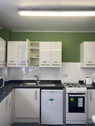 Charming Rooms for Students Only CRICKLEWOOD LANE - SK