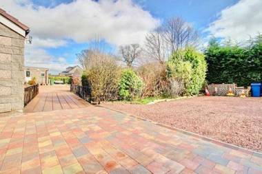 The Old Smiddy Cottage and Apartment