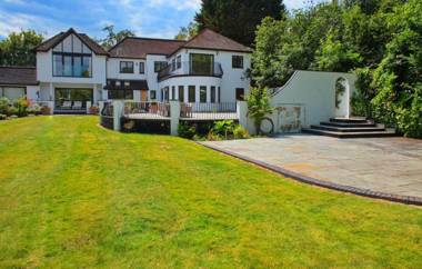 Countryside escape with stunning garden in Surrey