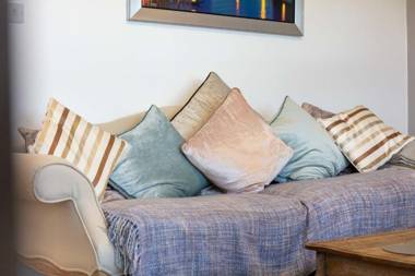 9A Millbrae - Donnini Apartments