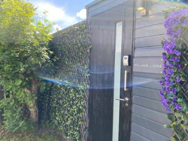 Hillside House & Lodge