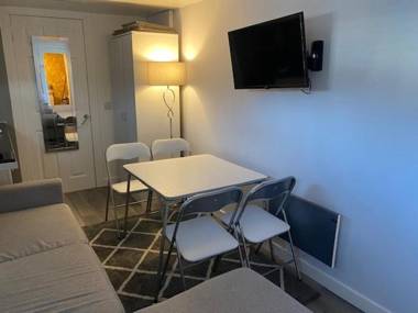 Hillside House & Lodge