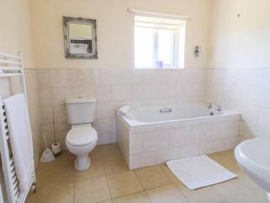 Ardsley Cottage - Longford Hall Farm Holiday Cottages