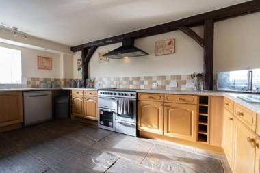 The Holmes Barn - Sleeps 16 - Peak district