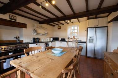 Hulmes Vale House - Sleeps 14 - Peak district