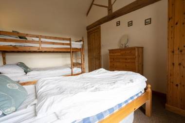 Hulmes Vale House - Sleeps 14 - Peak district