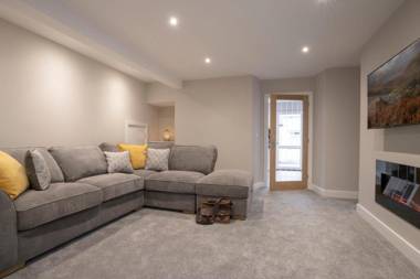 Ferndale Hideaway - 1 Bedroom Spacious Apartment - Central Ambleside - Parking