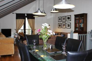 Alston Art Apartments