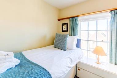 5 Coastguard Cottages