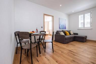 Three Tuns Apartments - Hazel