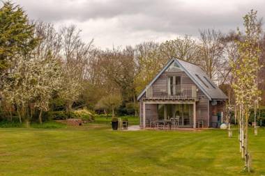 White Cottage Apartment