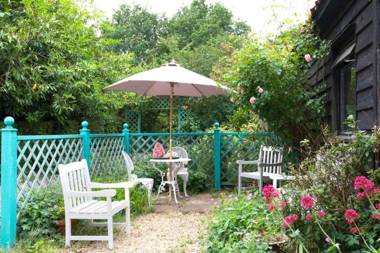 Queenies an authentic Rural Style coastal cottage in a Nature Reserve