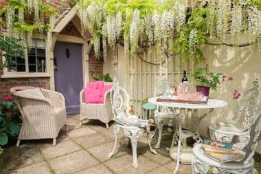 Laundry Cottage in a Nature Reserve - Sunday Times 100 coolest Cottages