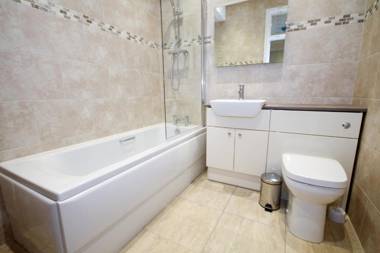 Llys y Dderwen - Oak Court