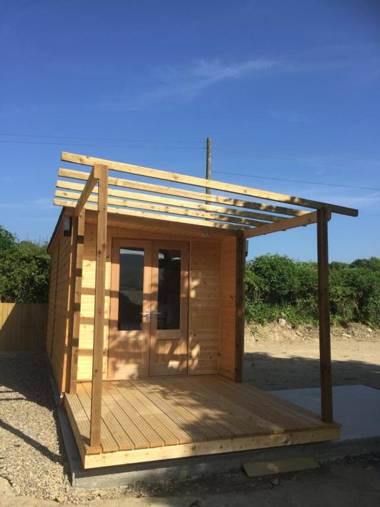 Romantic Getaway Luxury Wooden Cabin With Private Hot Tub and BBQ