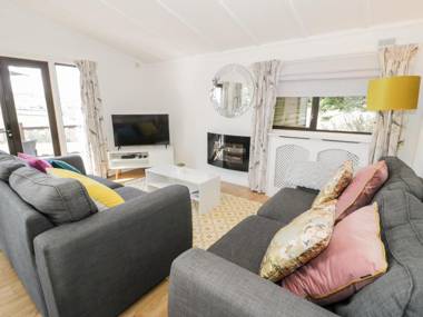 Summertime Lodge
