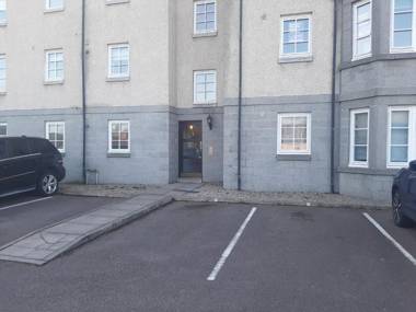 Fonthill Apartment - central free off-street parking