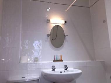 The Westlynne Hotel & Apartments