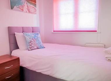 Airport Lounge - 3 Bed - 6 Persons